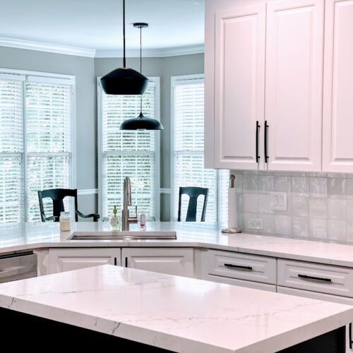 Modern Kitchen with White Shaker Cabinets & quartz Countertops