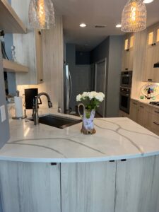 Modern Kitchen Island with Curved Design, Quartz Countertop & Pendant Lights