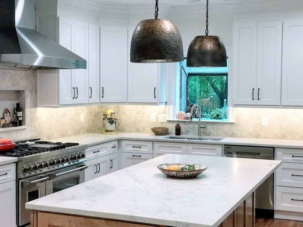 Modern Kitchen with White Cabinets, Quartzite Counters & Stainless Steel Appliances